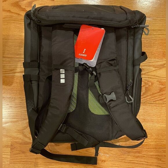 NWT Elevate Soleil 15″ Laptop Solar Panel Backpack (Sciex Branded) - Picture 6 of 7